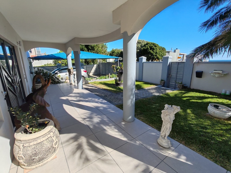 3 Bedroom Property for Sale in De Kelders Western Cape
